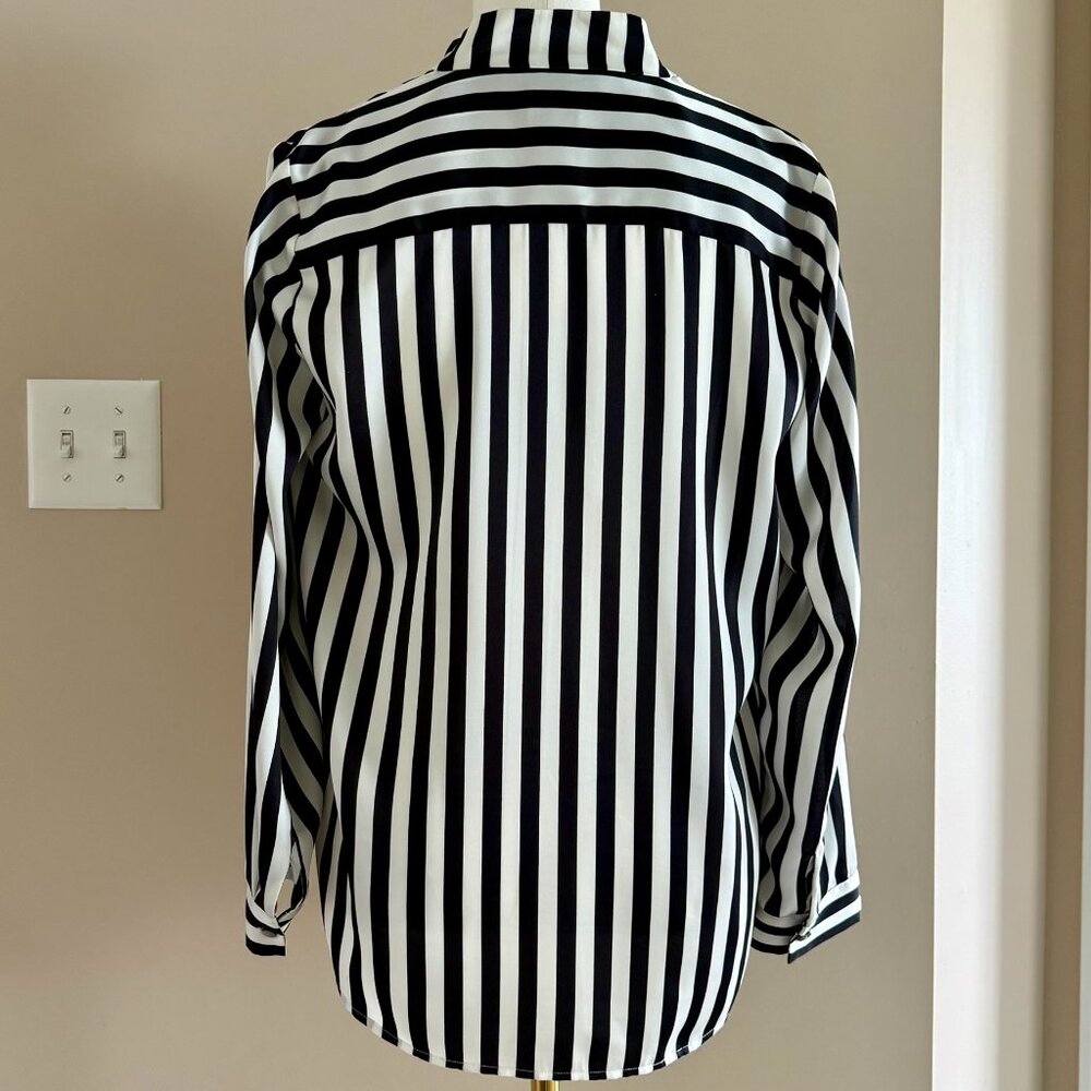 CHICO'S | Black & White Silky Hi-Low Top Sz Small - Picture 3 of 6
